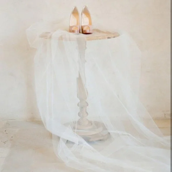 Elegant White Wedding veil - Picture 4 of 5